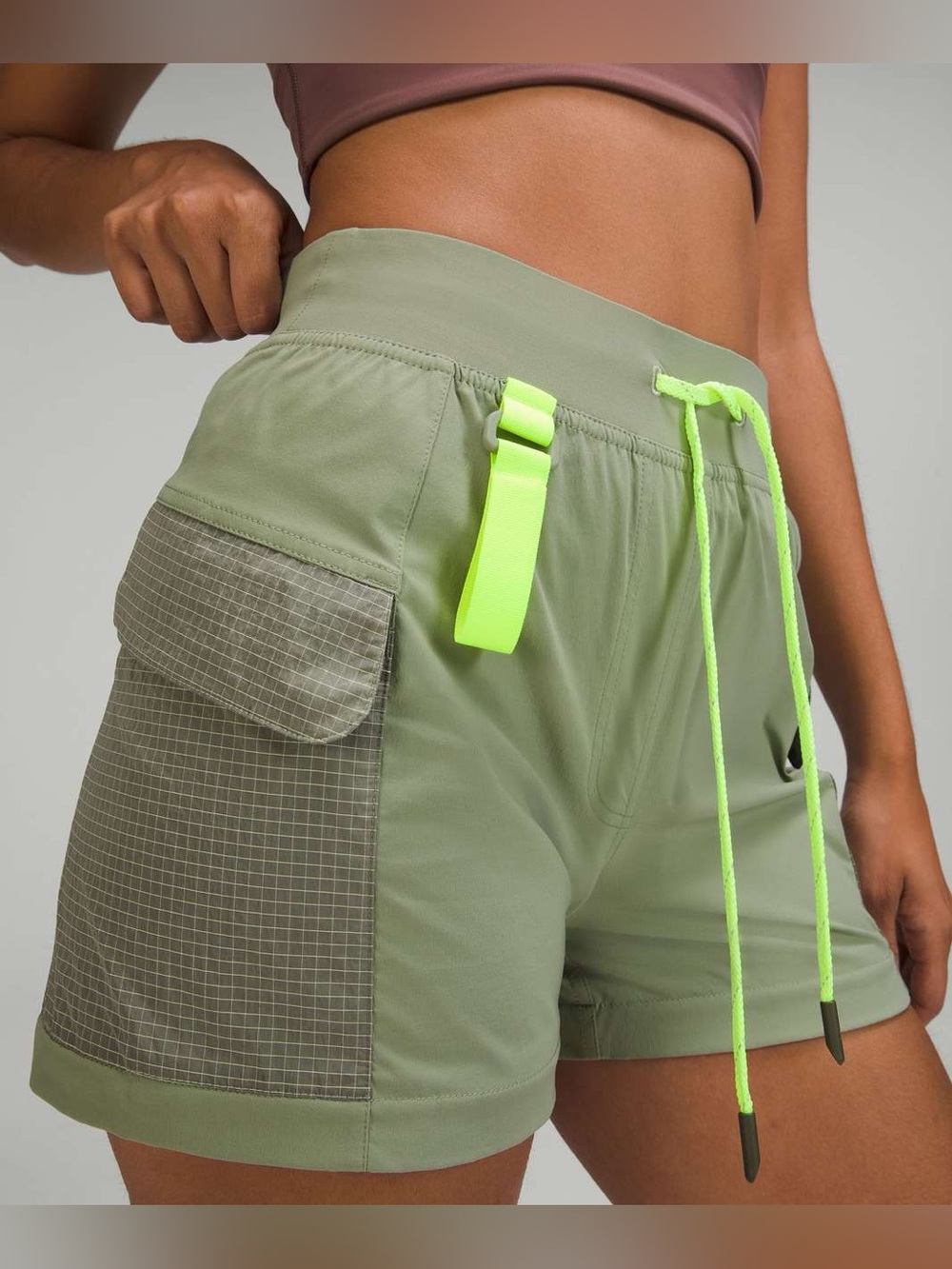 Lululemon Women’s Multi-Pocket Cargo High-Rise Hiking Shorts (5") in Olive Green - Picture 3 of 14